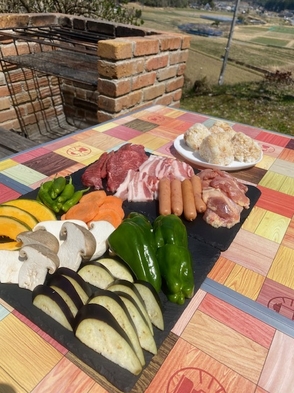 プライベートガーデンでBBQ　雨の日は離れでBBQ　　朝食付き